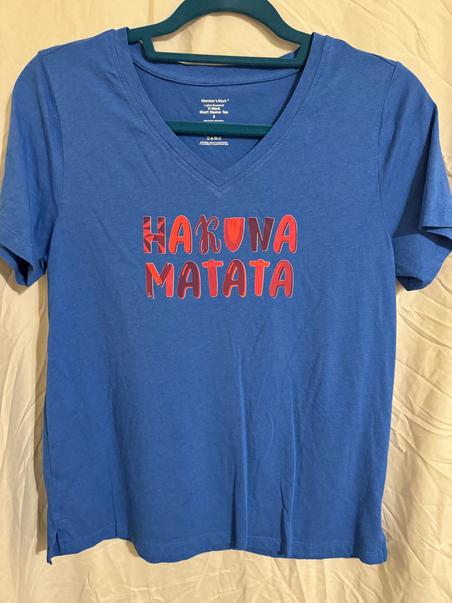 Hakuna Matata -Neck Shirt